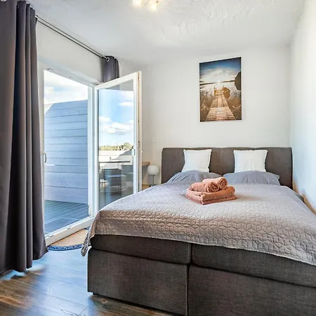 Ewiges Mit Loggia Und Schoenem Ausblick Am Badesee Tannenhausen * Aurich