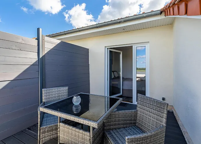 Ewiges Mit Loggia Und Schoenem Ausblick Am Badesee Tannenhausen Apartamento Aurich